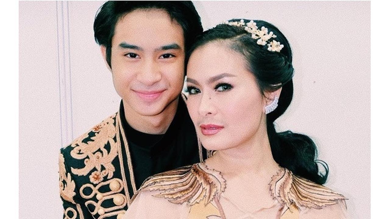 6 Potret Devano Danendra, Anak Iis Dahlia yang Beranjak Dewasa