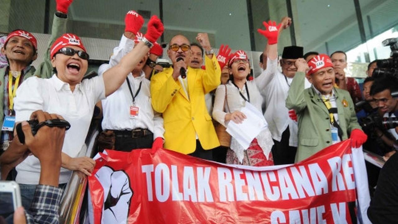 Ruki cs dan massa antikorupsi kompak menolak revisi UU KPK