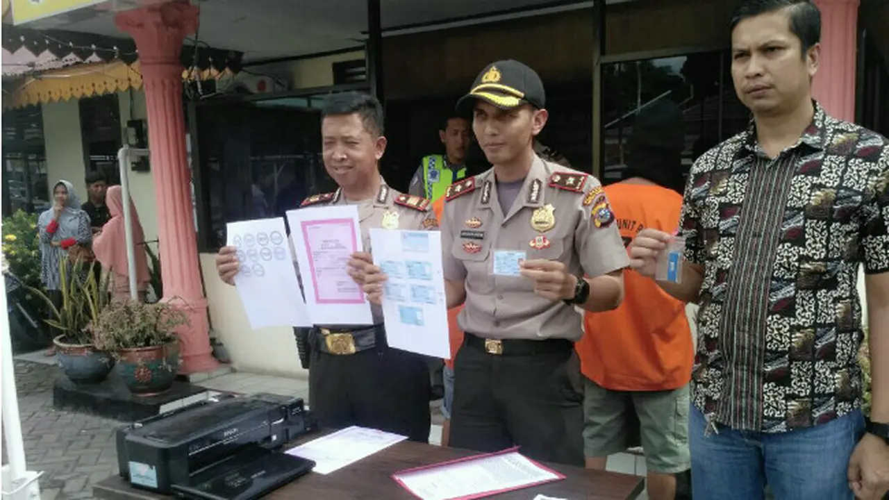 Polisi Ungkap Pembuat KTP Palsu Untuk Pilkada Riau