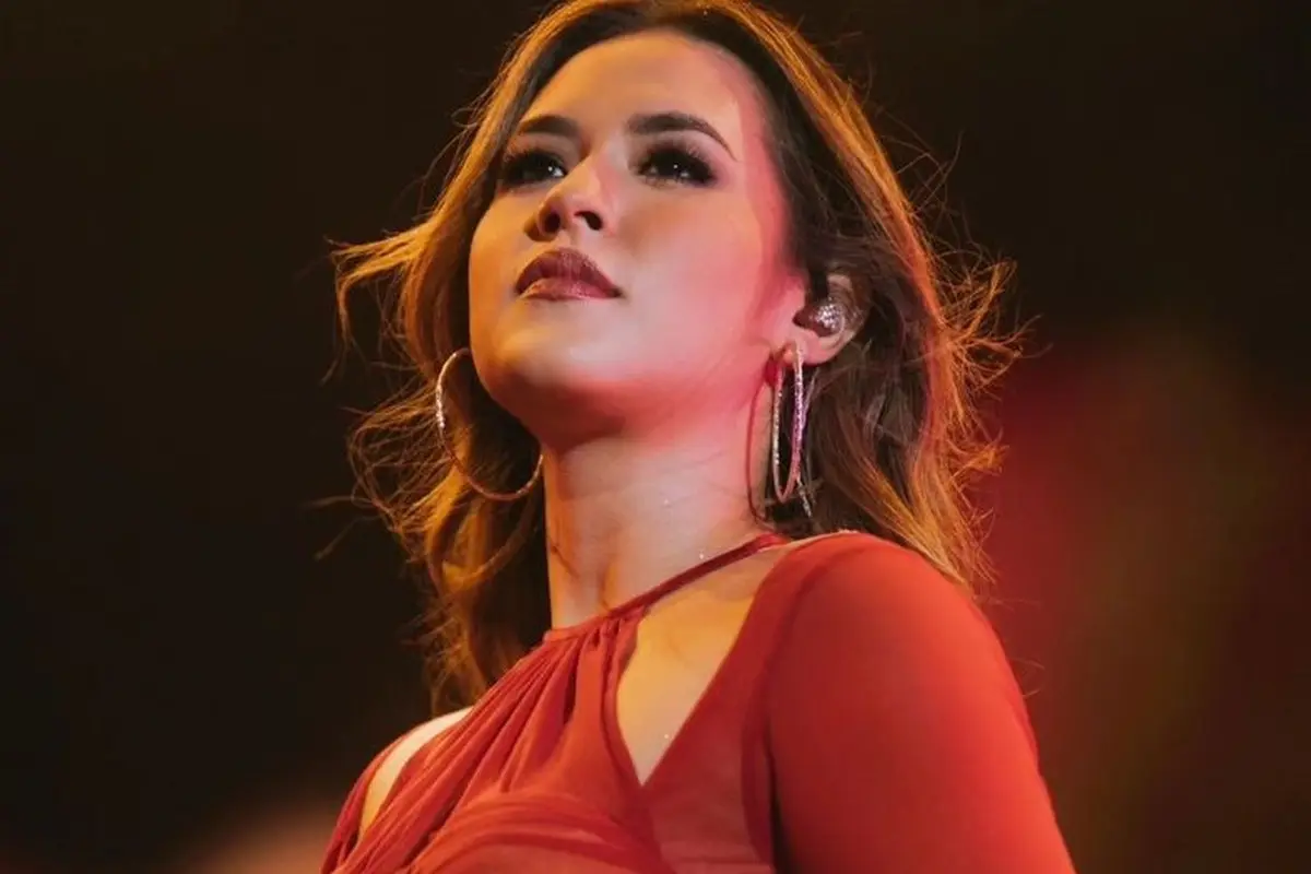 Raisa dalam outfit cerah (Instagram/raisa6690)