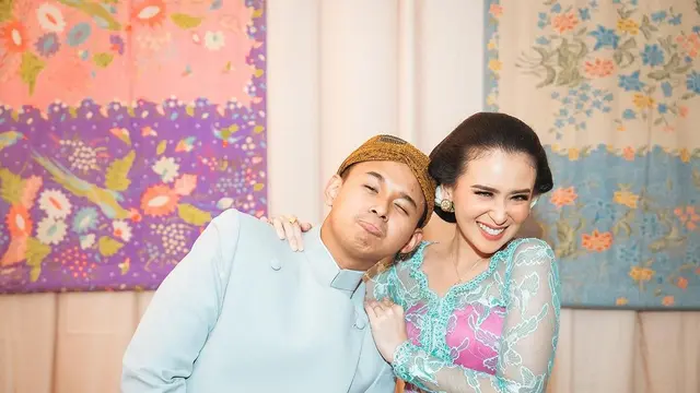 6 Pesona Ayu Khas Mba-Mba Jawa dari Ayushita Kenakan Kebaya Kontras Saat Restui Sang Adik Menikah Duluan di Momen Langkahan