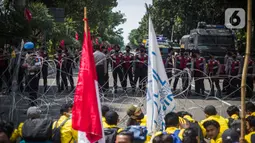 Mahasiswa yang tergabung dalam Aliansi BEM Seluruh Indonesia melakukan aksi di kawasan Patung Kuda, Jakarta, Senin (28/3/2022). Dalam aksi tersebut mahasiswa menyampaikan protes terhadap pemerintah atas beberapa masalah yang terjadi di beberapa waktu terakhir. (Liputan6.com/Faizal Fanani)