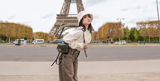 Setelah Korea Selatan, Fuji Utami kini liburan di Paris sebagai selebrasi ulang tahunnya [@fuji_an]
