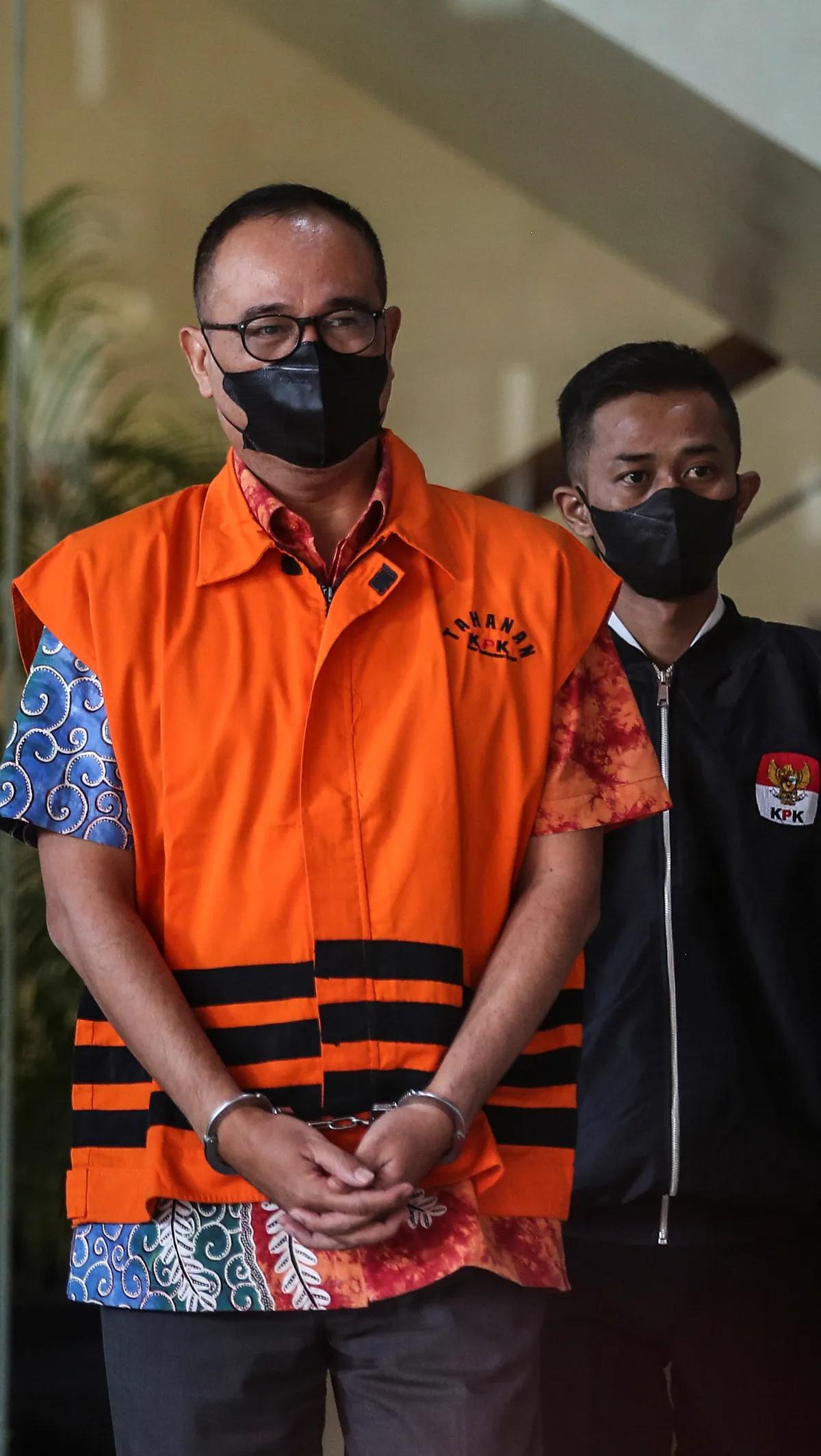 KPK hingga kini masih mengusut kasus dugaan gratifikasi dan TPPU Rafael Alun dengan memeriksa dan mencegah sejumlah orang ke luar negeri.
