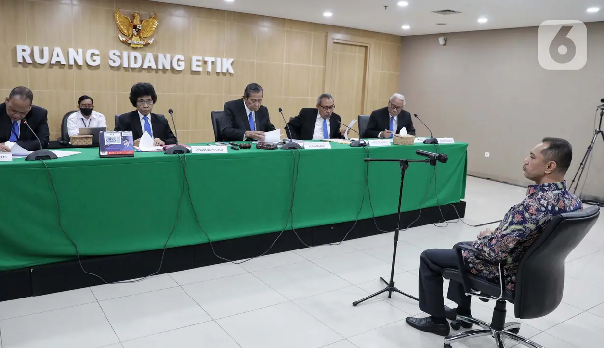 Wakil Ketua KPK Nurul Ghufron juga dijatuhi hukuman berupa pemotongan penghasilan sebesar 20 persen selama enam bulan. (Liputan6.com/Angga Yuniar)