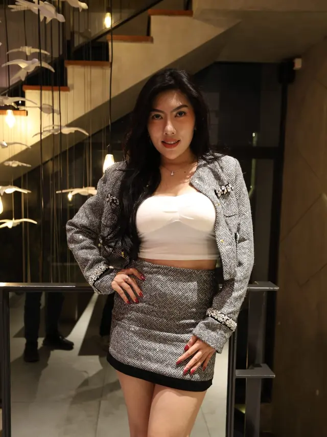 Ayunda, penyanyi dangdut yang dikenal sebagai "Syahrini Versi Dangdut