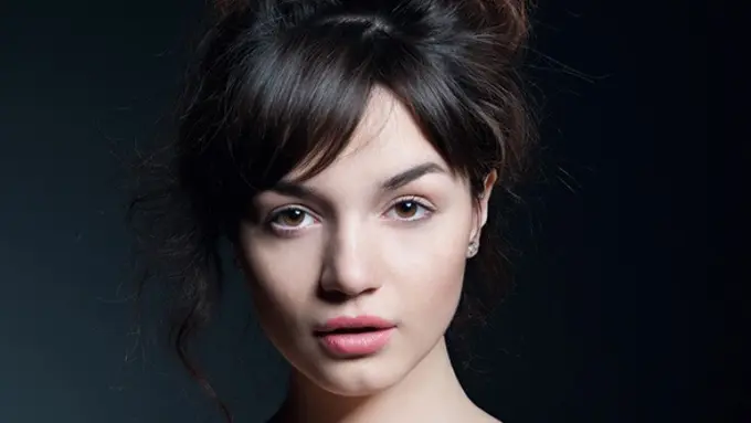 Makeup Natural yang Nggak Bikin Kamu Kayak Tante-tante