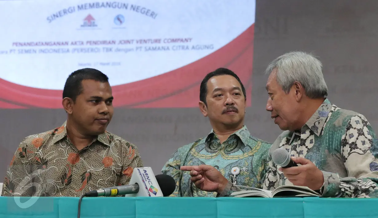  Dirut Semen Indonesia Suparni (kanan) saat berbincang, Jakarta, (17/3). PT Semen Indonesia dan PT Samana Citra Agung menandatangani pembentukan perusahaan di bidang produksi semen dengan nama PT Semen Indonesia Aceh. (Liputan6.com/Angga Yuniar)