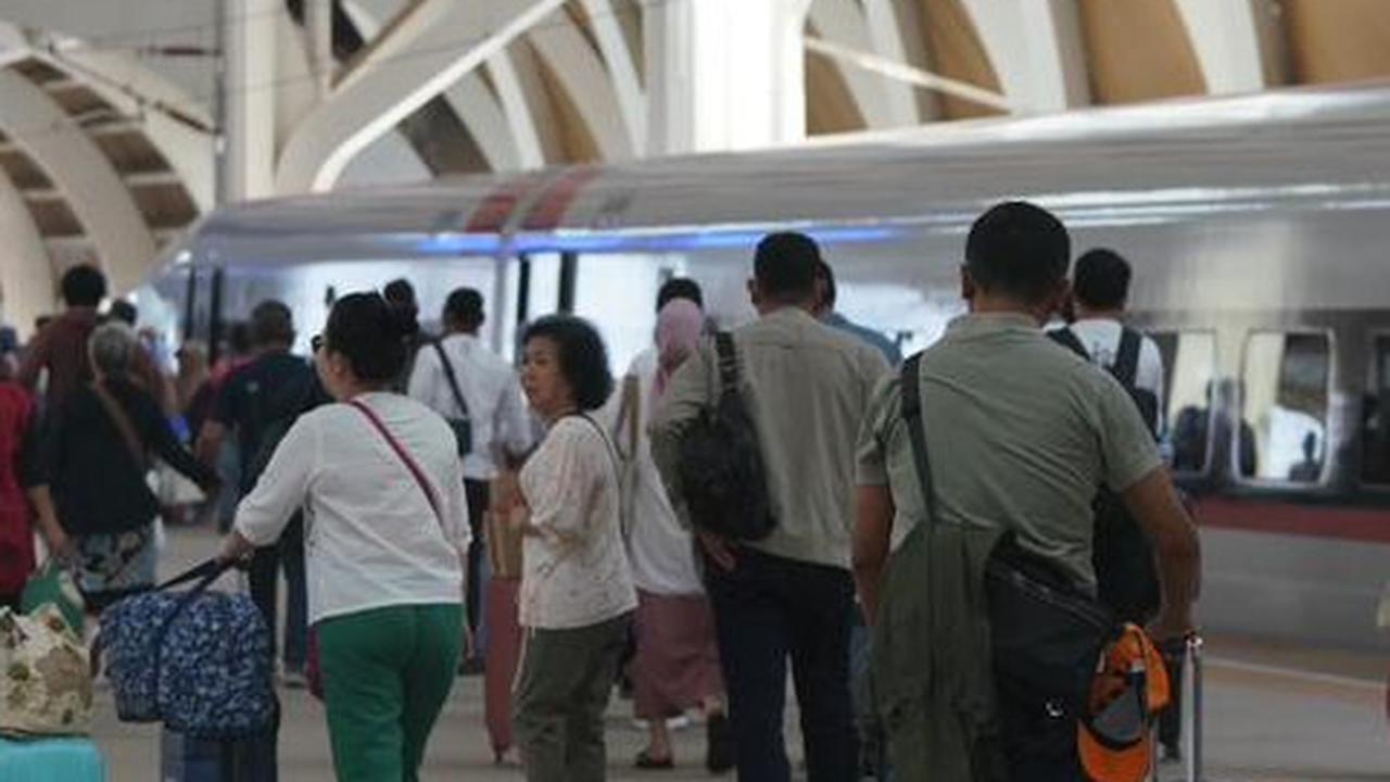 Penumpang Whoosh Tembus 1 Juta, Erick Thohir: Yang Bilang Kereta Cepat Tidak Efektif, Sekarang Lihat!