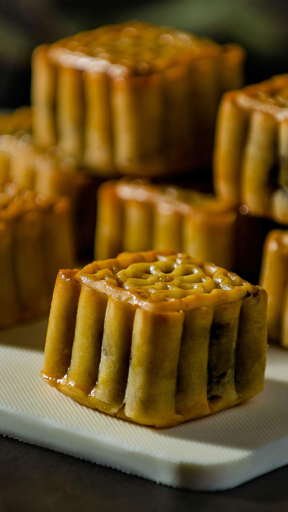 Resep Kue Bulan Isi Kacang Hijau, Sajian Khas Saat Imlek