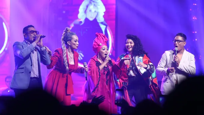 [Bintang] Reza Artamevia dan Sederet Solois Tebar Pesona di 5 Cinta Concert