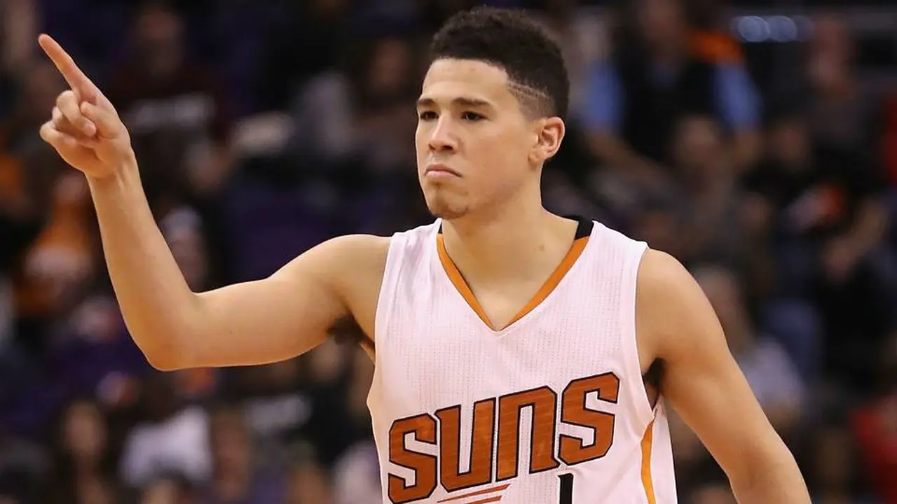 NBA: Devin Booker Lewati Pencapaian Kobe Bryant