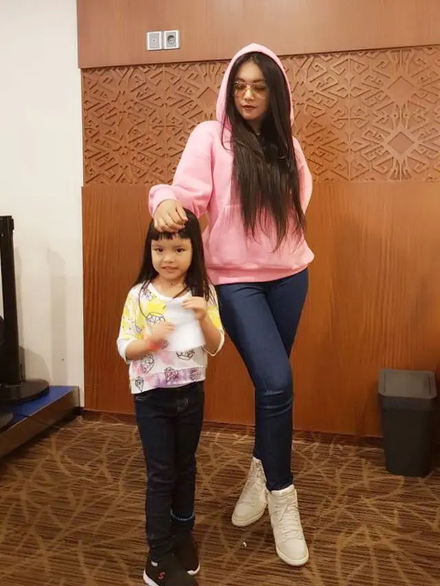 [Bintang] Denada dan Shakira Aurum