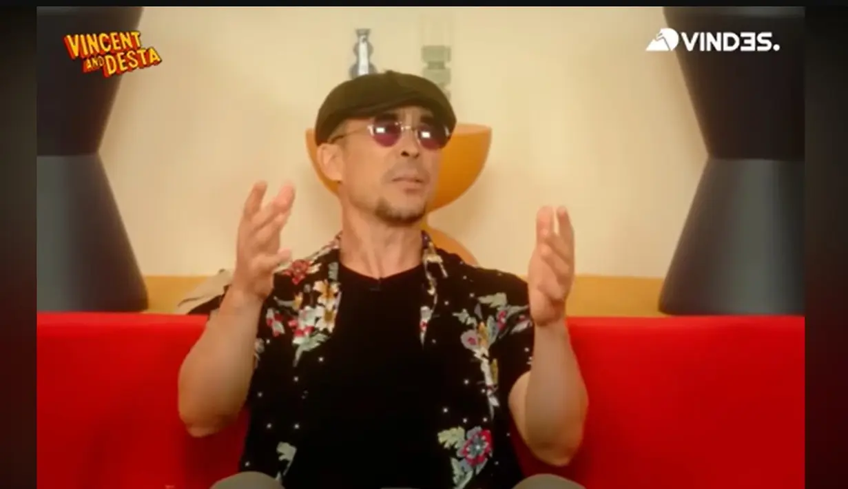 Pemeran Kebayan dalam film Kabayan Jadi Milyuner itu mengungkapkan alasannya hingga akhirnya menjadi kuli bangunan setiap hari. Melbourne tempat tinggalnya menerapkan lockdown saat pandemi Covid-19 dan tidak boleh pergi lebih dari 3 KM. [Youtube/Vindes]