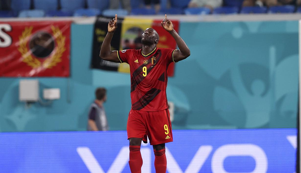 Belgia sukses gandakan keunggulan lewat Romelu Lukaku pada menit ke-81. Lagi-lagi duetnya dengan Kevin De Bruyne berhasil memperdaya Lukas Hradecky dengan kaki kanannya. Papan Skor berubah menjadi 0-2 dengan keunggulan Belgia dan tak berubah hingga akhir laga. (Foto: AP/Pool/Lars Baron)