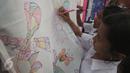 Murid  SD Tarakanita 2 belajar proses membuat batik di Museum Tekstil, Jakarta,  Jumat (2/10/2015). Peringatan hari batik tersebut menjadi pembelajar sejak dini bagi siwa sisiwi tersebut untuk belajar membatik. (Liputan6.com/Angga Yuniar)