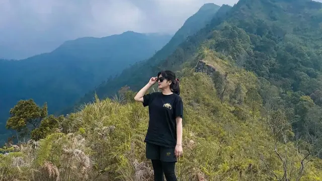 Pendaki berada di Gunung Sangar