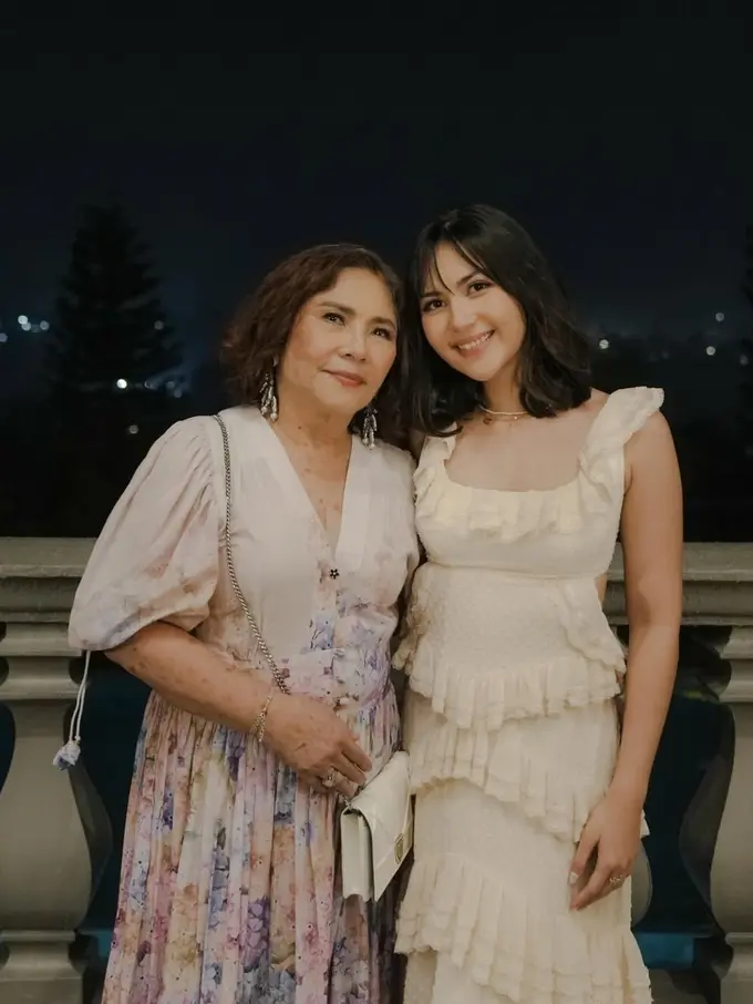 Jessica Mila Rayakan Ulang Tahun Sang Ibunda ke-70. [@jsmila]