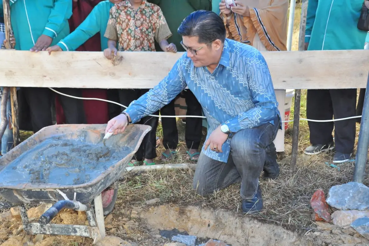 Pengusaha dan tokoh agama Buddha membangun masjid Rahmatan Lil Alamin di pelosok desa Konawe Selatan. (Foto: Liputan6.com/Kemenag)