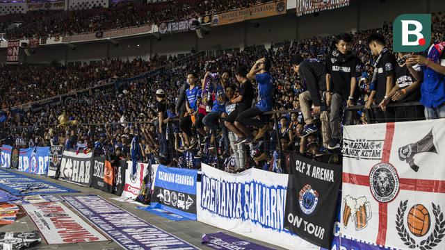 Dukungan Aremania saat Away