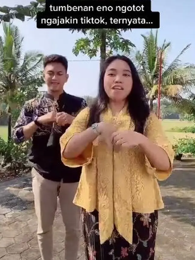 5 Tahun Pacaran, Ini 7 Momen Mumuk Gomez Dilamar Sang Kekasih