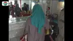 Suami baru Syamsinar yang melihat kejadian tidak terima lalu mengambil parang untuk menyerang balik sekelompok orang yang datang ke rumahnya.