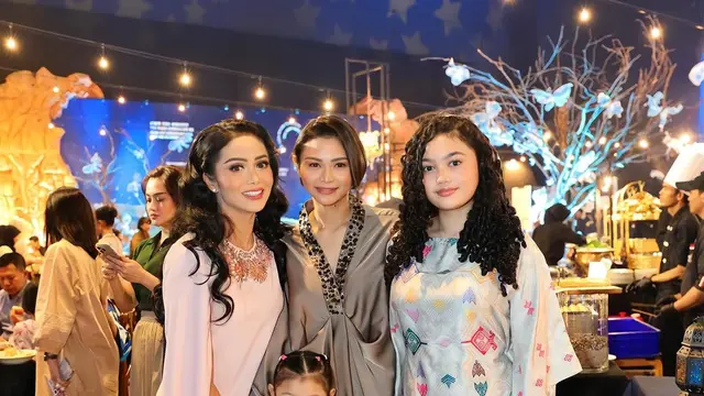 Parade Kaftan dari Kris Dayanti hingga Amora Lemos Saat Bukber Keluarga Besar