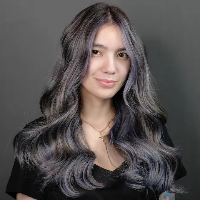 6 Potret Terbaru Sheila Marcia dengan Rambut Silver, Banjir Pujian