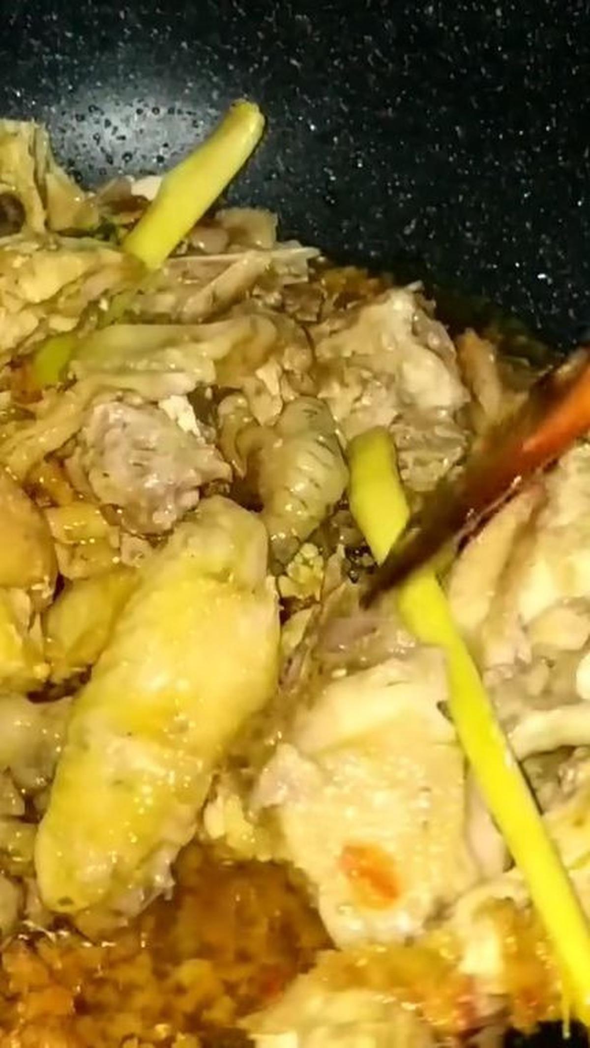 Tumis Bumbu dan Masak Ayam