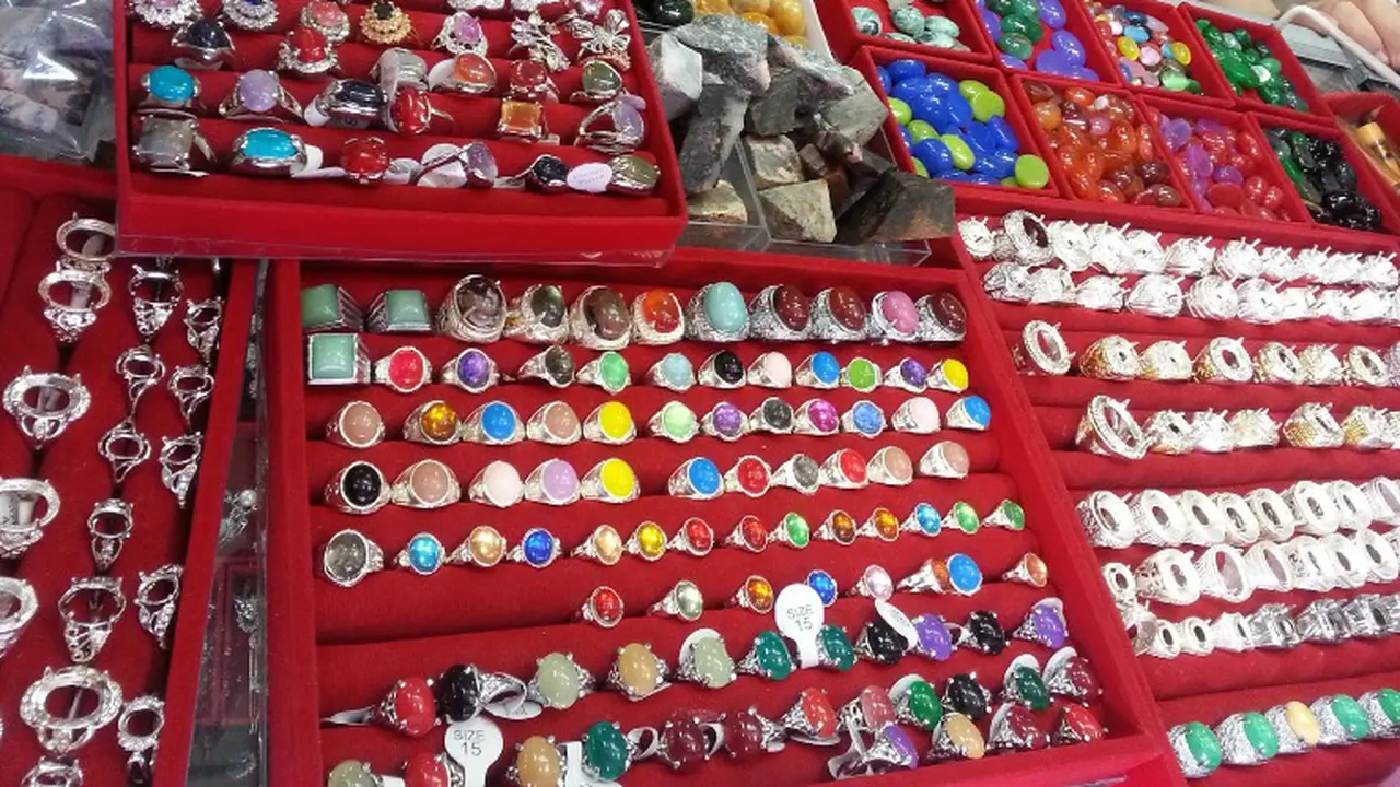 Serunya Berburu Batu Akik di Martapura