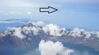 Kepulan awan panas dari letusan Gunung Agung di Karangasem Bali. Foto diambil dari puncak Gunung Rinjadi di Lombok, Nusa Tenggara Barat. Foto: Dok. Tim Ekpedisi 7 Summits in 100 Days.