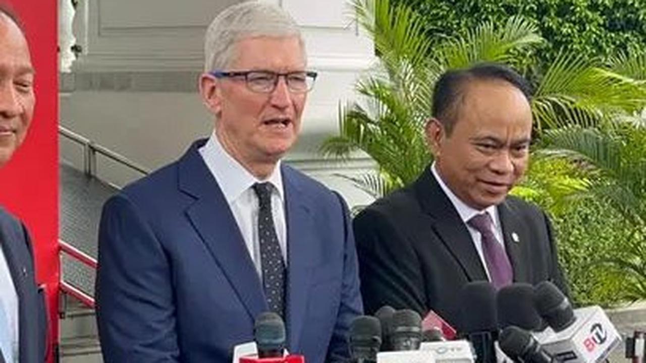 Naik Sedan Mewah, Bos Apple Tim Cook ke Jakarta Temui Jokowi