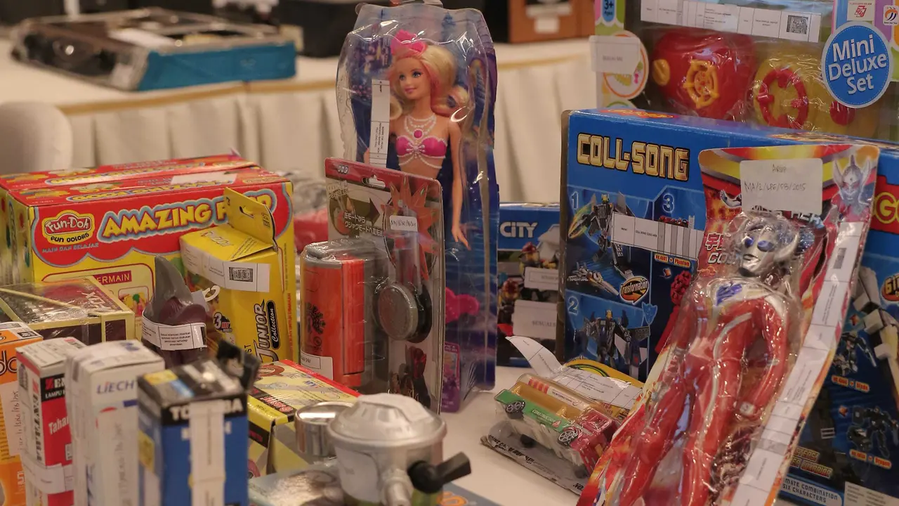 20151222- Kemendag Pamerkan Ratusan Produk Bermasalah- Thomas Lembong -Jakarta-AY
