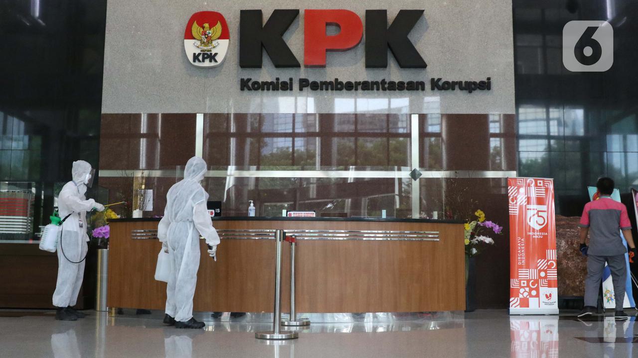Gedung KPK Rutin Disemprot Disinfektan