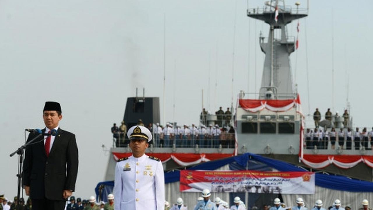 Tabur bunga peringati Hari Pahlawan di Teluk Jakarta