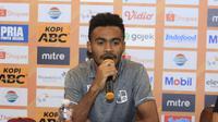 Striker Barito Putera, Yacob Sayuri. (Bola.com/Erwin Snaz)