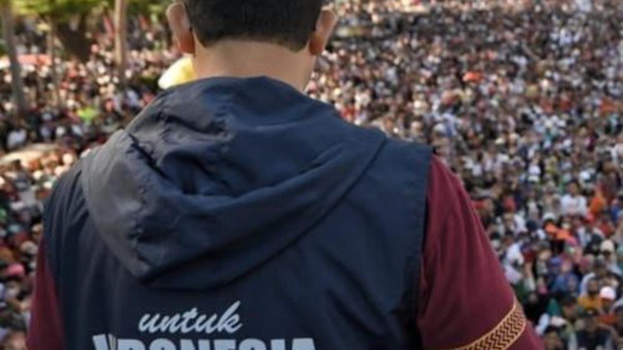 "Ewako, Makassaaaaar!!! Luar biasa sambutan dan kemeriahan pagi ini, sampai speechless...," tulis Anies di Instagram pribadinya.