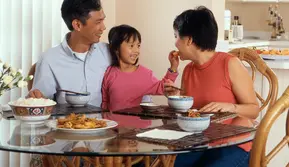 Beda Generasi, Beda Pola Asuh Anak? Ini Saran Psikolog