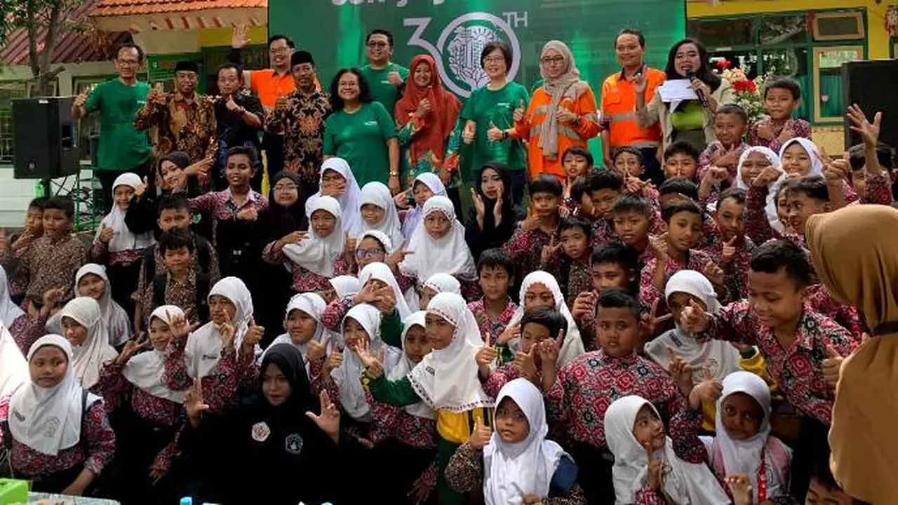 Misi Menaungi Generasi Penerus Bangsa dengan Merenovasi SDN 44 Gresik di Ultah ke-30