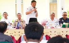 Bupati Enos Berkantor di Kecamatan Madang Suku II, Warga Sambut Gembira!