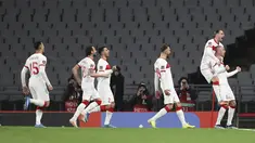 Penyerang Turki, Burak Yilmaz (kanan) berselebrasi usai mencetak gol ke gawang Belanda pada pertandingan kualifikasi Piala Dunia Grup G di Stadion Ataturk Olympic, Istanbul, Kamis (25/3/2021). Burak Yilmaz mencetak hattrick dan mengantar Turki menang atas Belanda 4-2. (Tolga Bozoglu/Pool Photo via A