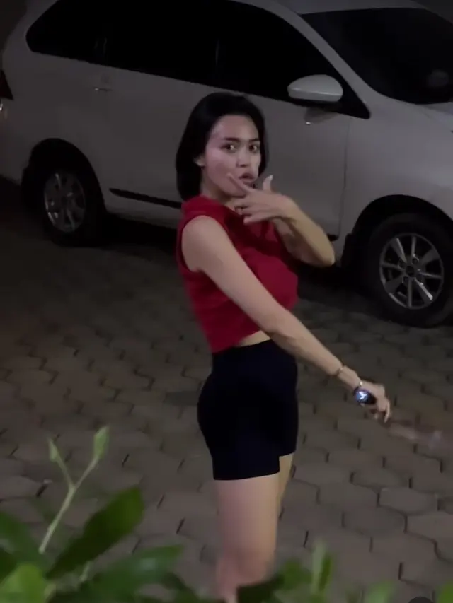 Wika Salim asyik main badminton (Foto: instagram wikasalim)