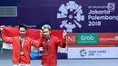 Ganda putra Indonesia, Kevin Sanjaya S/Marcus F Gideon berfoto usai menumbangkan Fajar Alfian/M Rian Ardianto di Final Bulutangkis Asian Games 2018 di Istora GBK, Jakarta, Selasa (28/8). Kevin/Marcus unggul. (Liputan6.com/Helmi Fithriansyah)