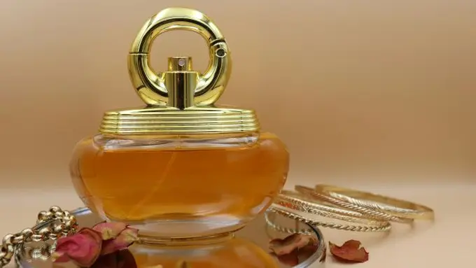 Ilustrasi Parfum Arab (Credit: Luke Wentzell/Unsplash)