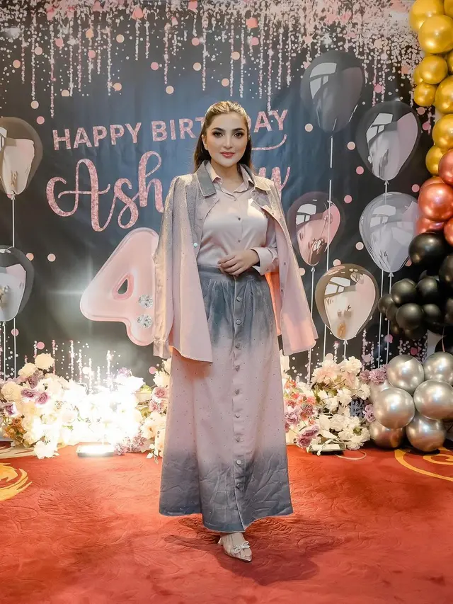 Gaya Simple Feminin Ashanty Rayakan Ulang Tahun ke-41 dengan Busana Tertutup Tuai Pujian Warganet