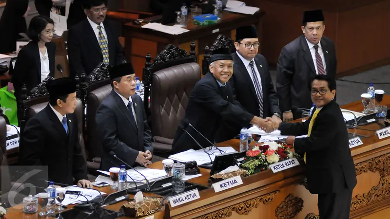 20160728-Sidang Paripurna Sahkan RUU Paten dan Bentuk Pengawas Vaksin Palsu