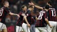 Pemain AC Milan Luca Antonelli merayakan gol ke gawang Chievo Verona (Reuters)