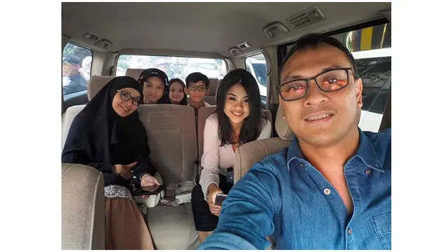 Meski memiliki kesibukan, Andra selalu menyempatkan quality time dengan keluarganya.