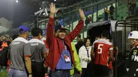 Manajer Madura United (MU), ikut larut dalam kegembiraan bersama suporter K-Conk Mania yang hadir ke Bandung.