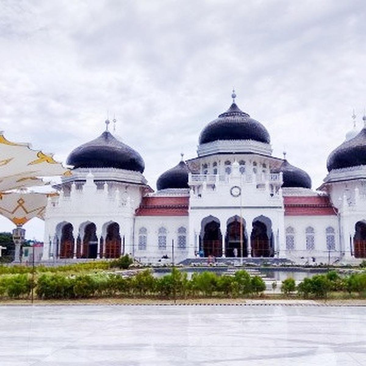 Bangunan masjid yang merupakan hasil akulturasi memiliki ciri-ciri